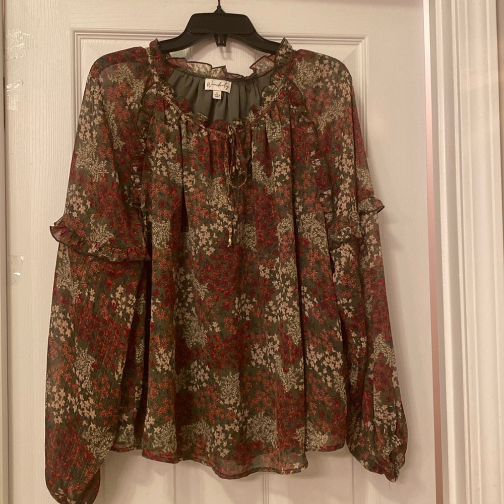 Wonderby woman’s top, size L,